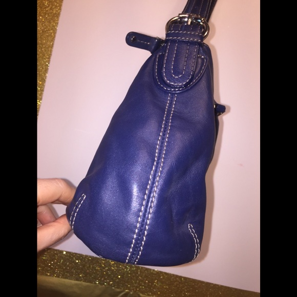 Tignanello’s Blue Genuine Leather Shoulder Bag - Picture 3 of 8